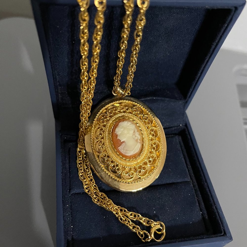 Vintage Lady Cameo Locket Necklace with Gold Chain